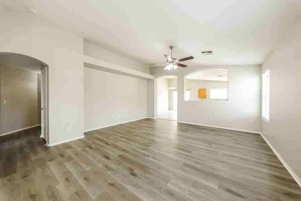 15189 W Woodlands Ave - Photo 3 of 16