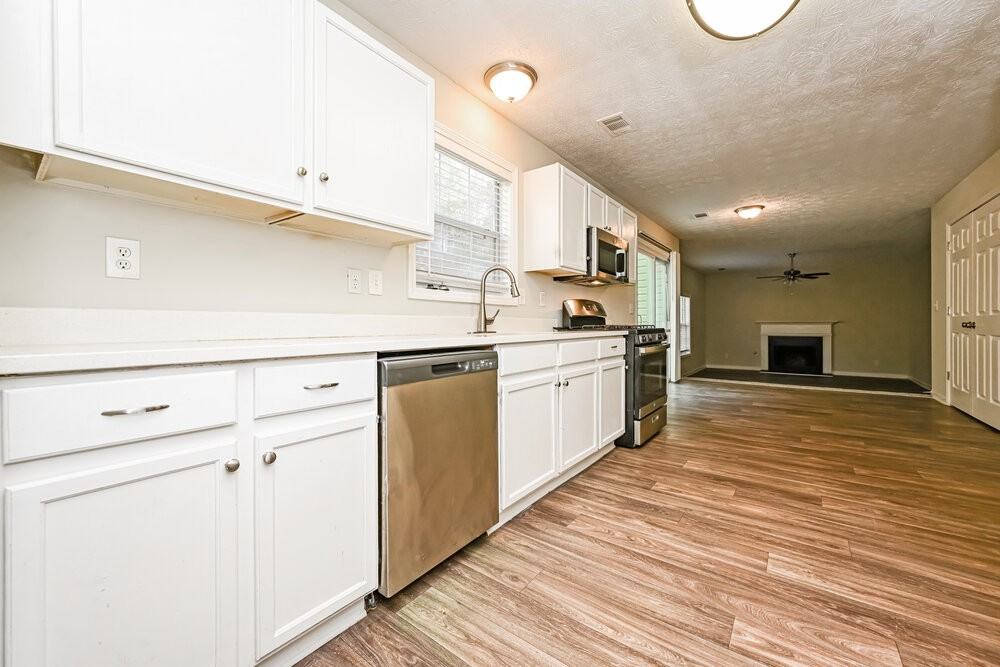 7867 Providence Point Way - Photo 6 of 17