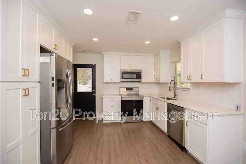 8334 Canaan Dr - Photo 4 of 14