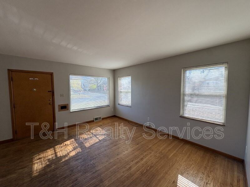 1302 North Downey Avenue - Photo 4 of 22