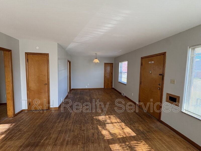 1302 North Downey Avenue - Photo 5 of 22