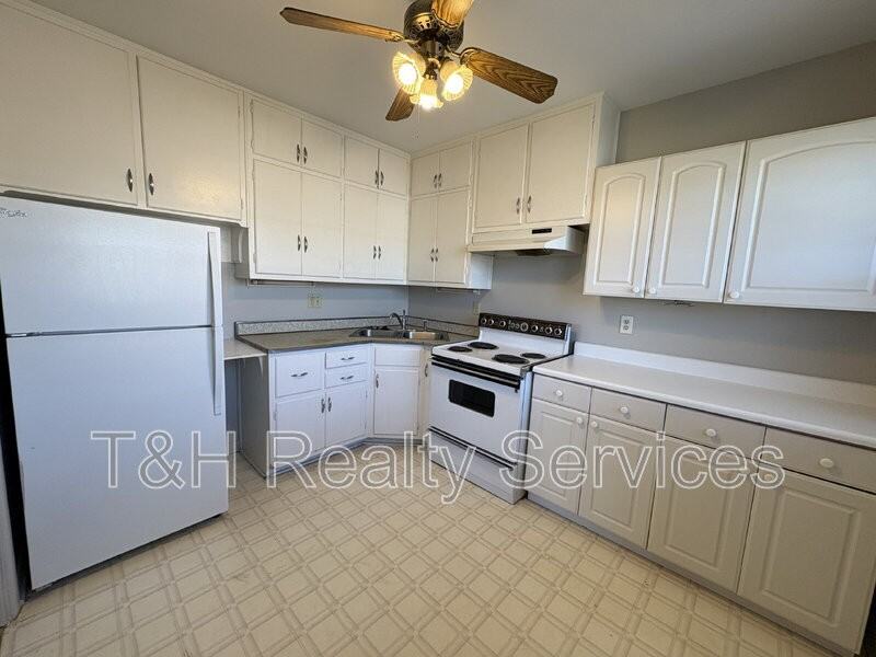 1302 North Downey Avenue - Photo 7 of 22