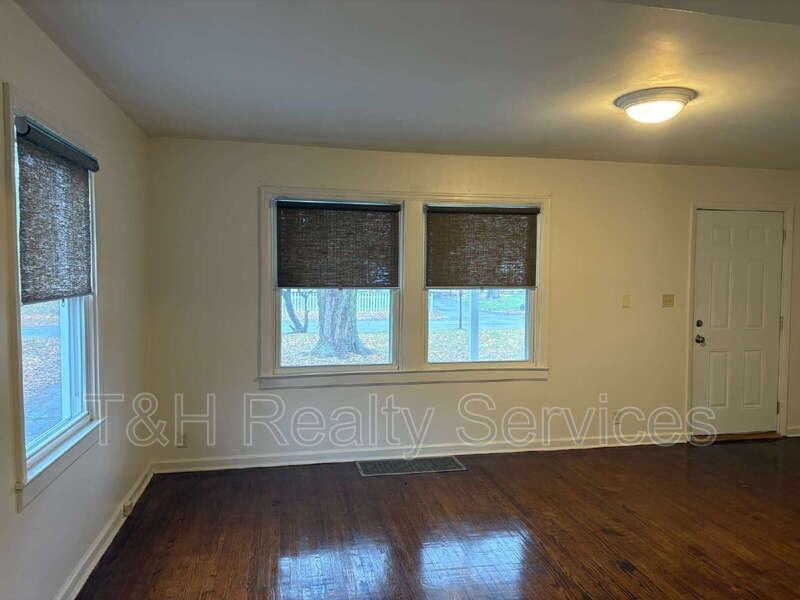 5663 Norwaldo Avenue - Photo 5 of 23