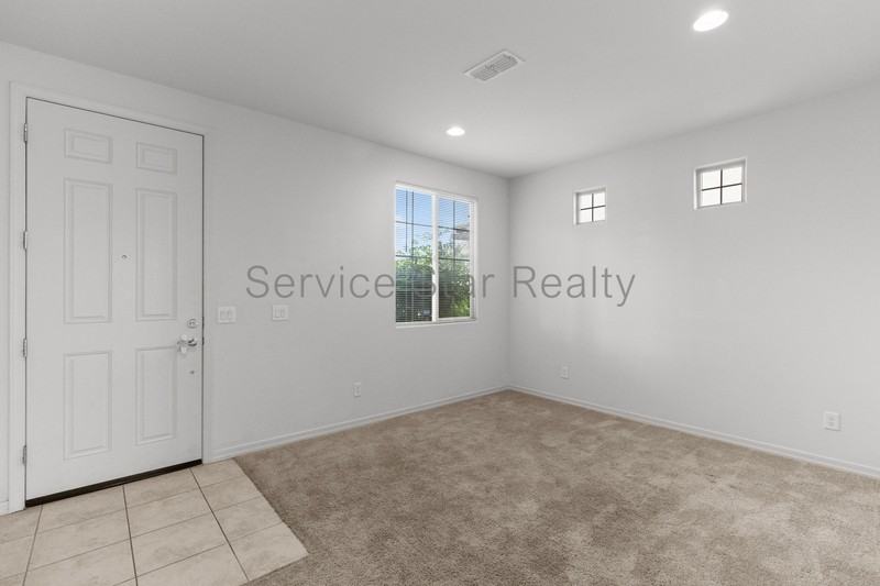 9031 W San Juan Ave - Photo 4 of 23