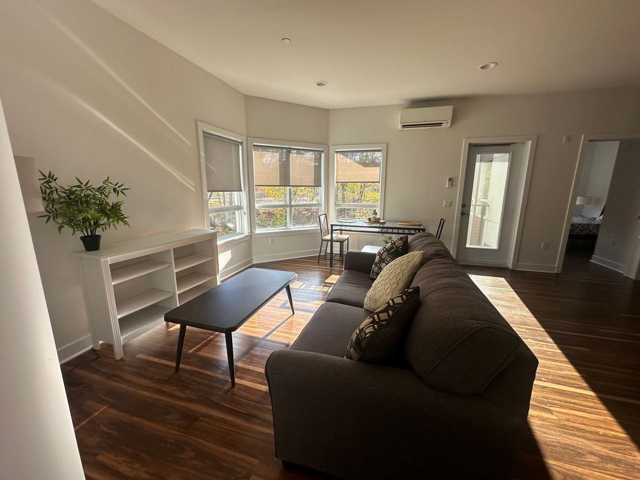 Water Club Luxury Living - Photo 7 of 13