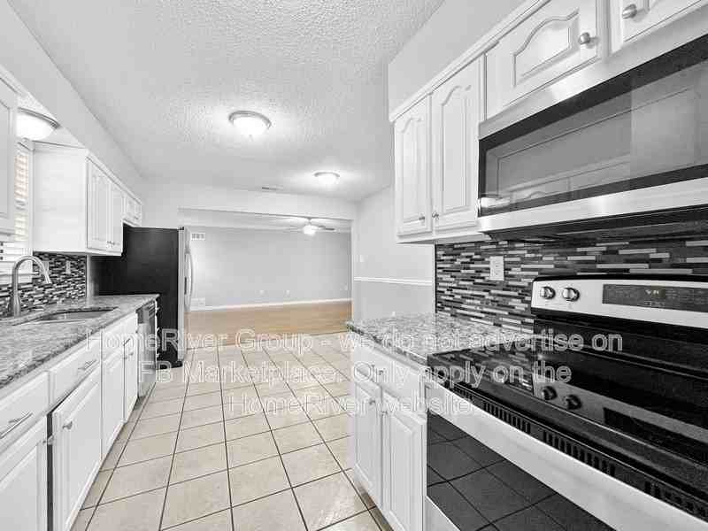 8278 Hardwood Cv - Photo 3 of 25