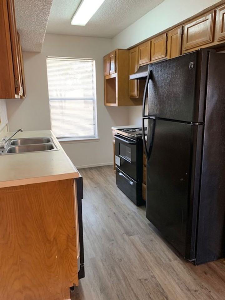 Las Colinas Apts. - Photo 4 of 30