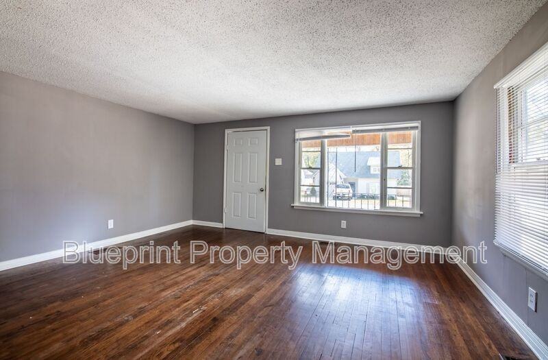 2242 3rd Avenue South