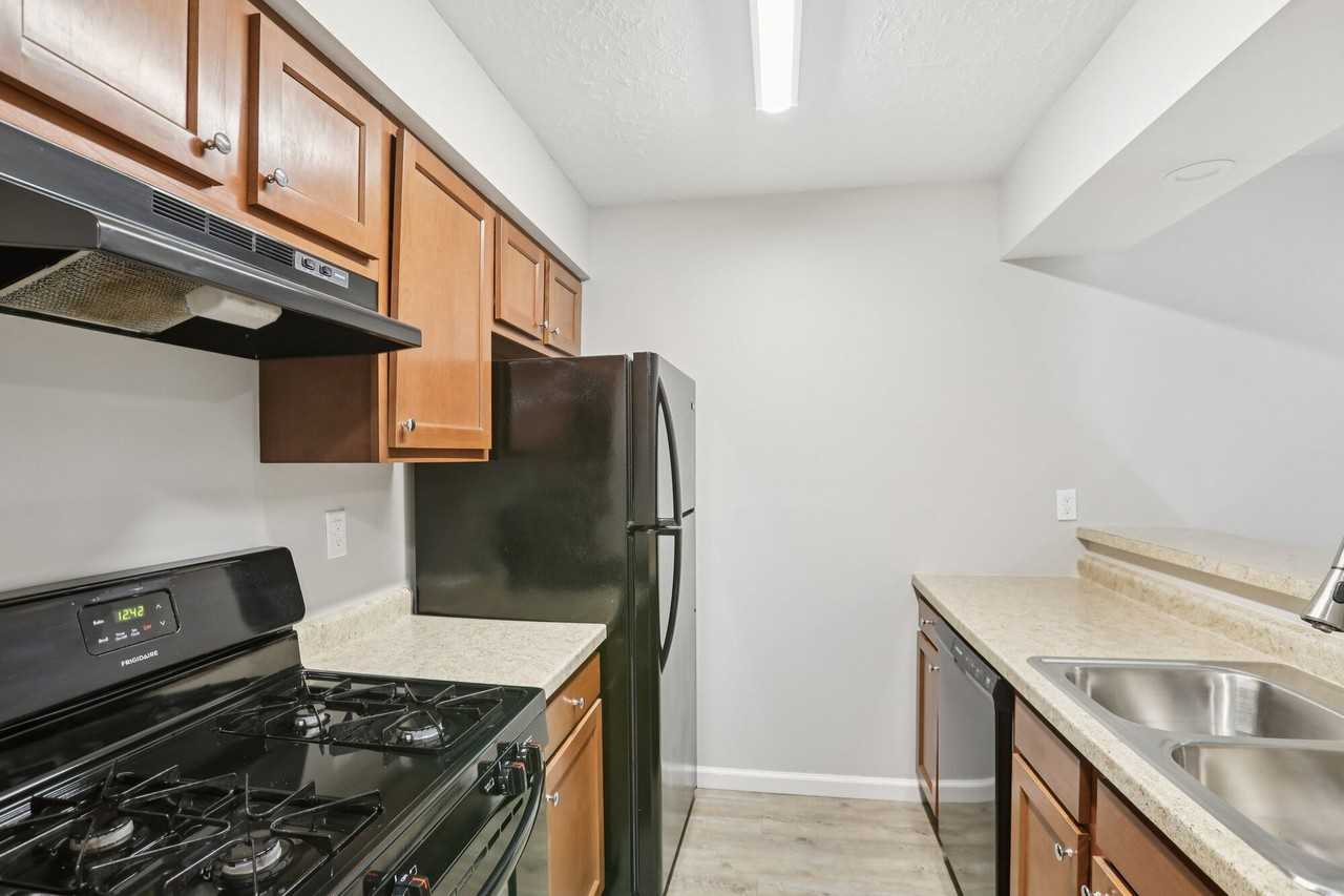 Twyckenham Apartments - Photo 3 of 50