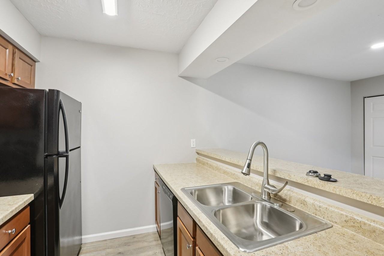 Twyckenham Apartments - Photo 5 of 50