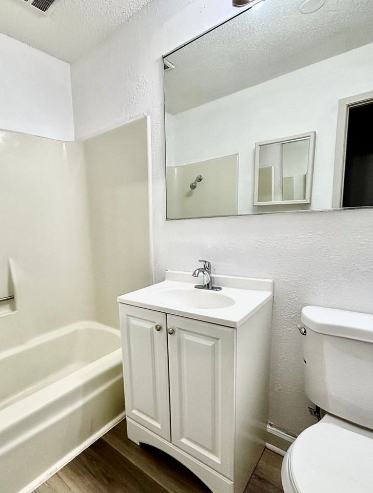 Cedar Crest Apartments - Photo 4 of 18