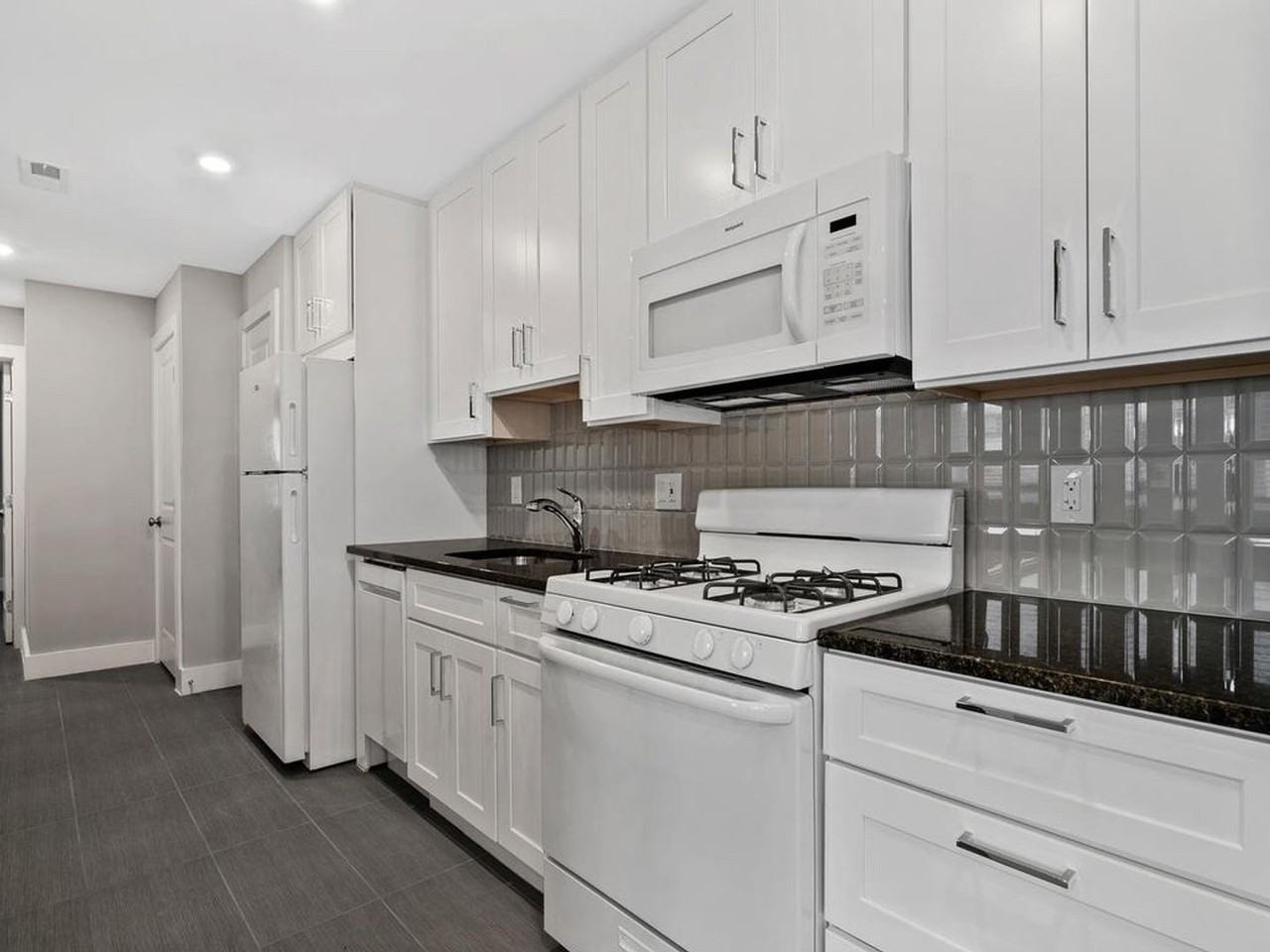 3321 13th St. SE - Photo 3 of 8