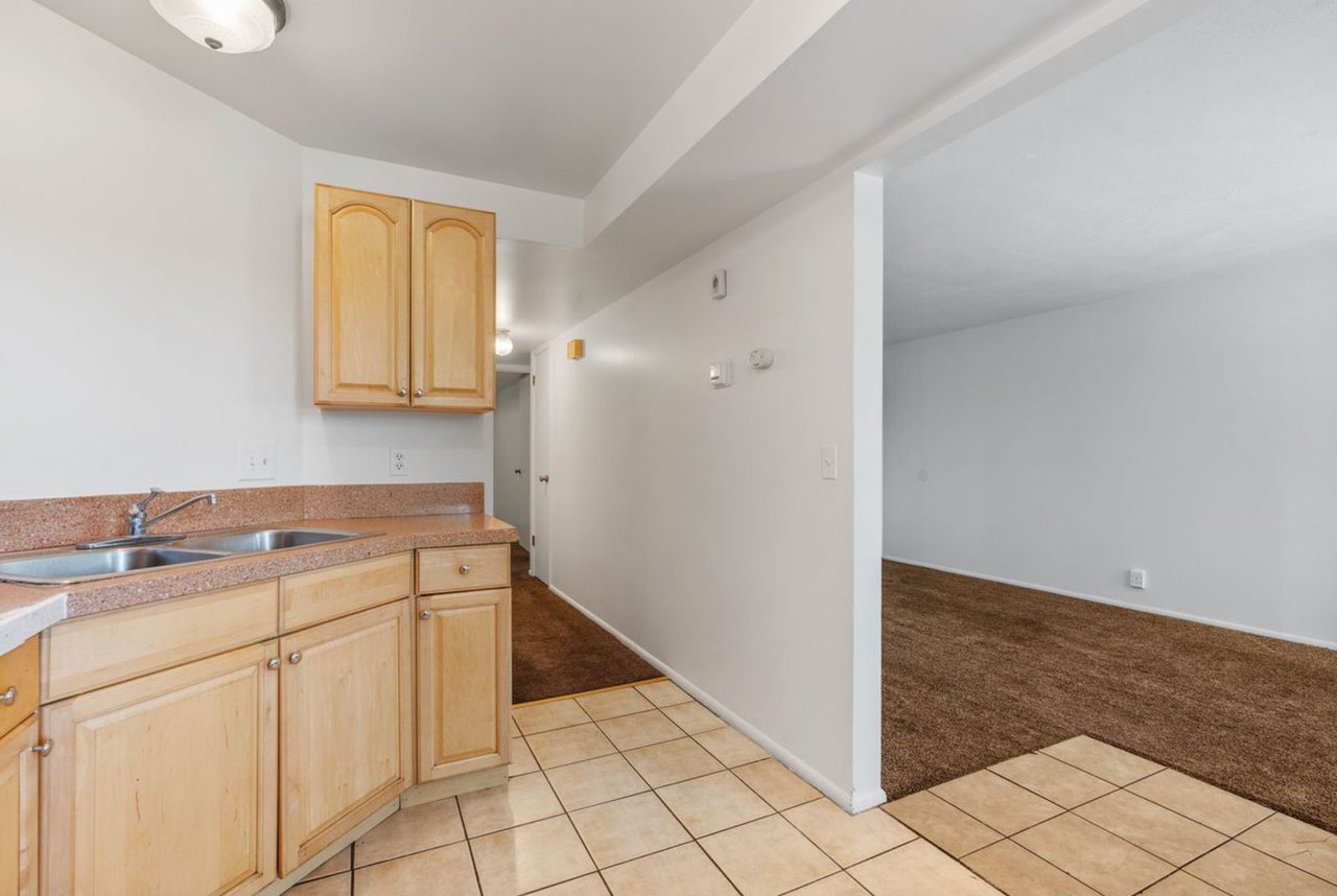 Roberta Street Apartments - Photo 4 of 25