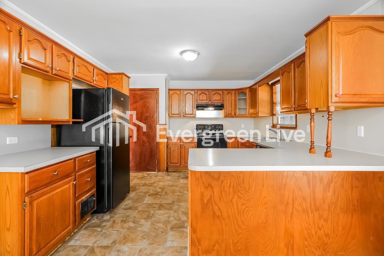 300 11th St - Photo 6 of 15