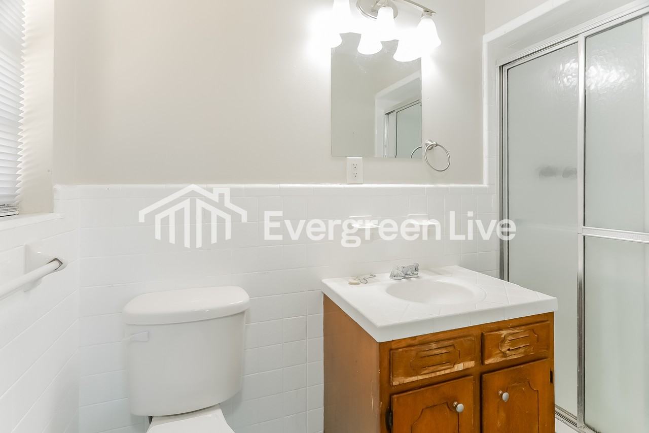 300 11th St - Photo 3 of 15