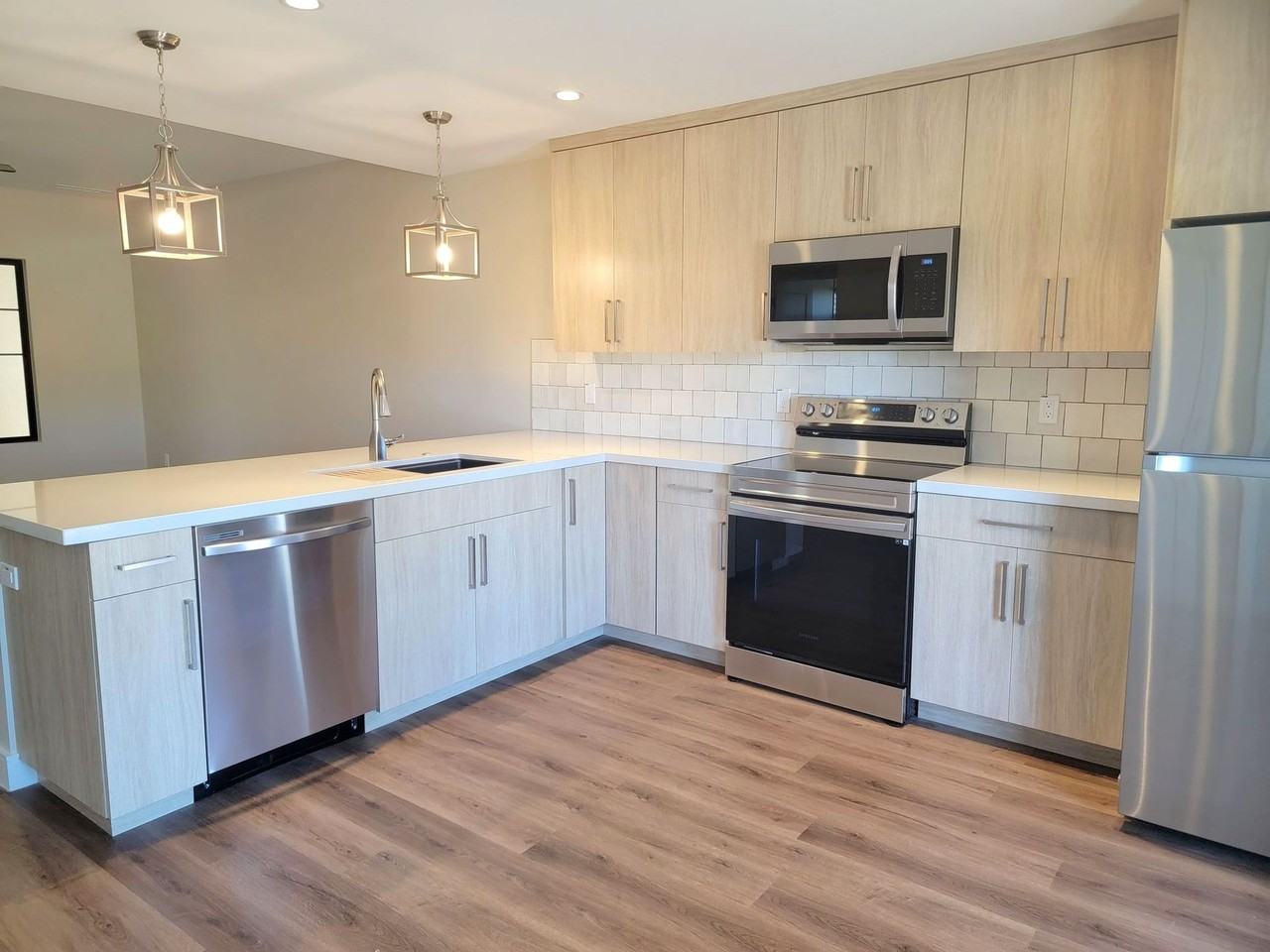 437 Montezuma St - Photo 4 of 12