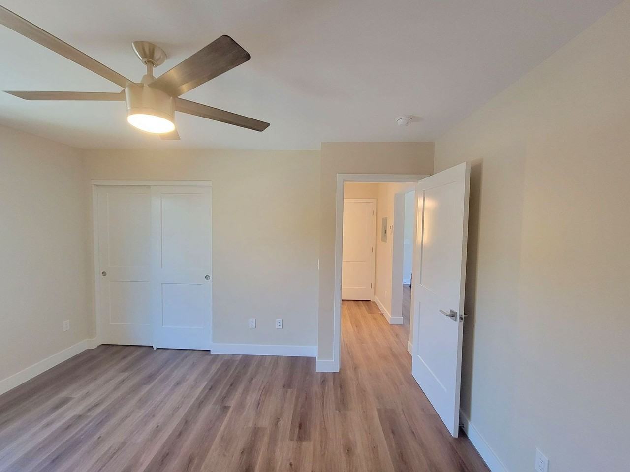437 Montezuma St - Photo 6 of 12