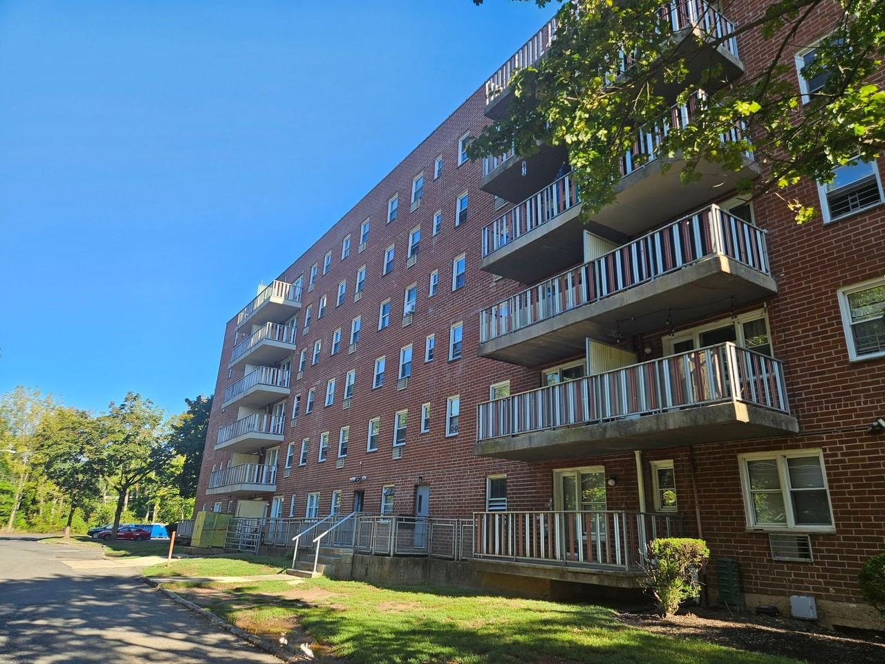 Lexington Apartments - Photo 3 of 26