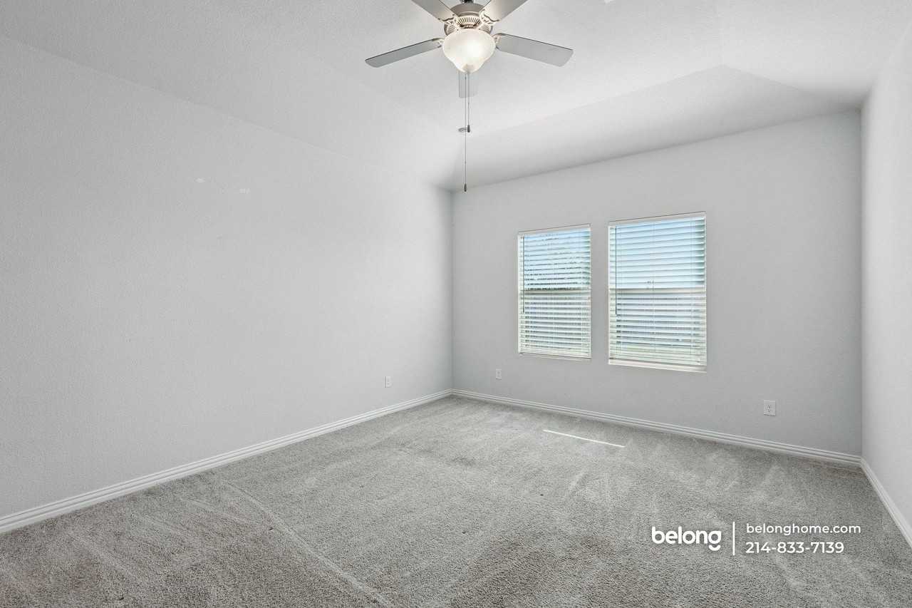 2115 Clarion Dr - Photo 2 of 18