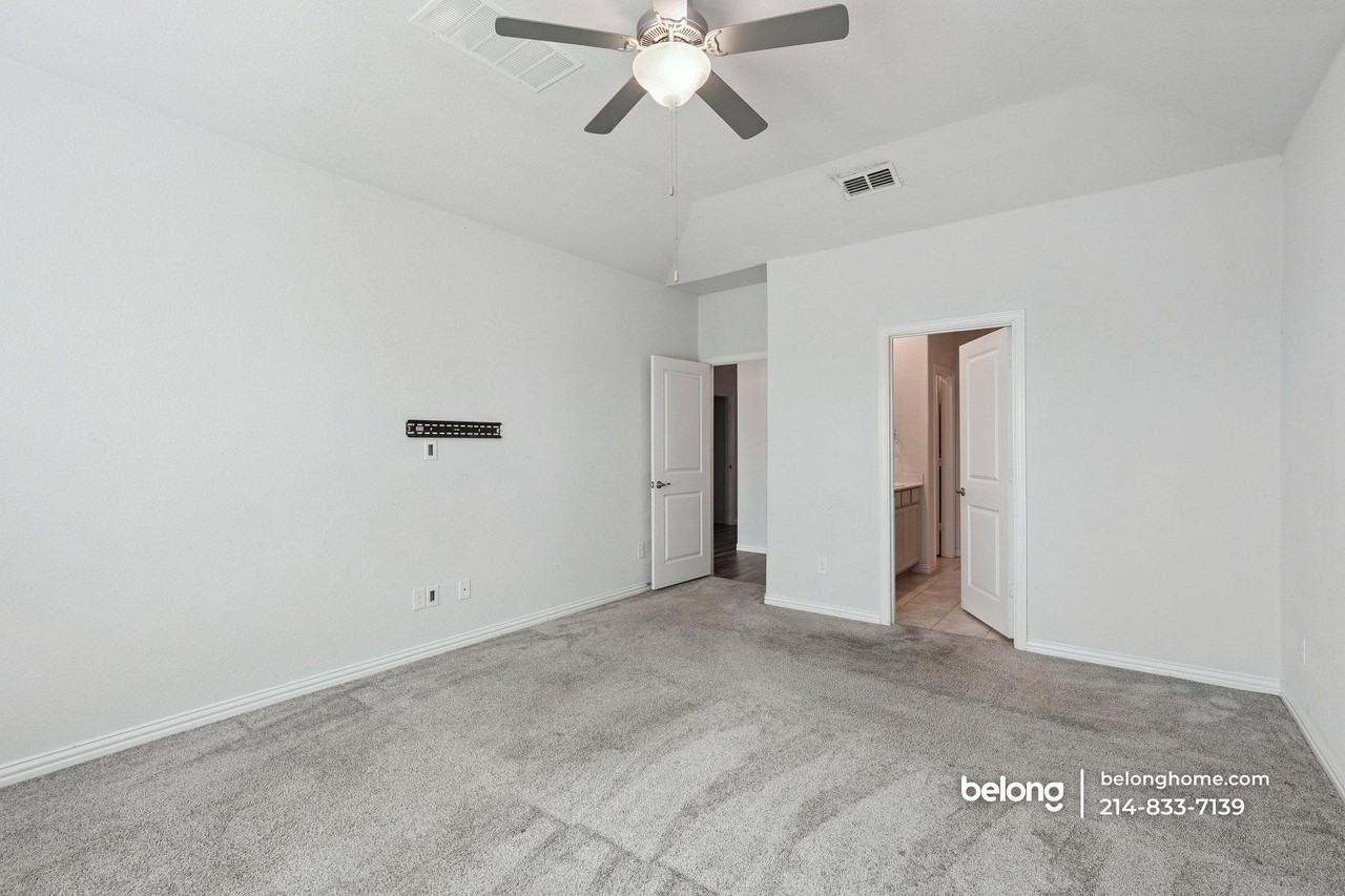 2115 Clarion Dr - Photo 4 of 18