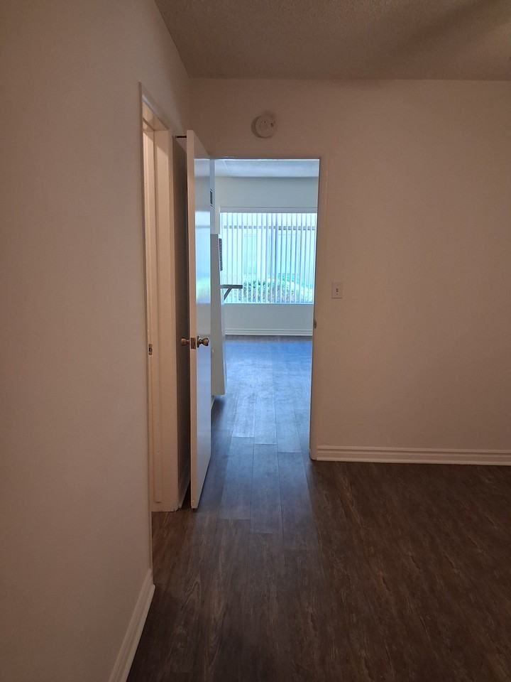 Quiet Park Apartments - Photo 4 of 29