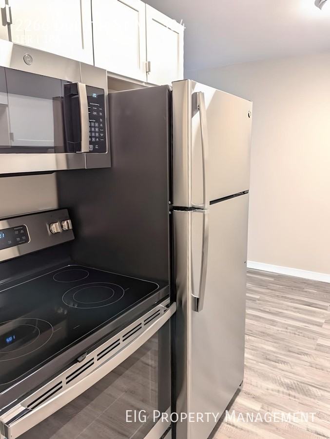 Maplewood Manor - Photo 3 of 34