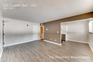 featured image of 920 Summit Avenue