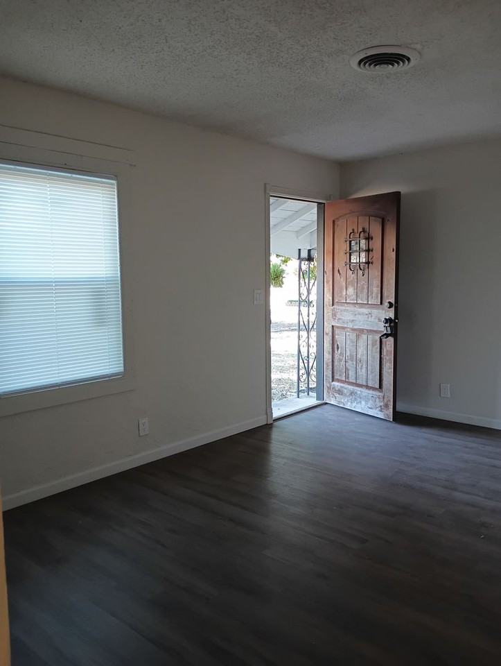 4000 Se 10th Pl - Photo 5 of 30