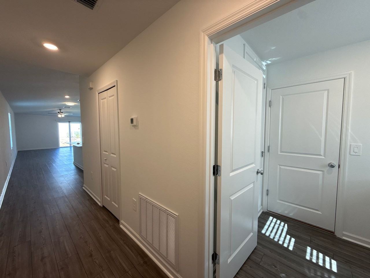 3081 Northeast 38th Street - Photo 4 of 21