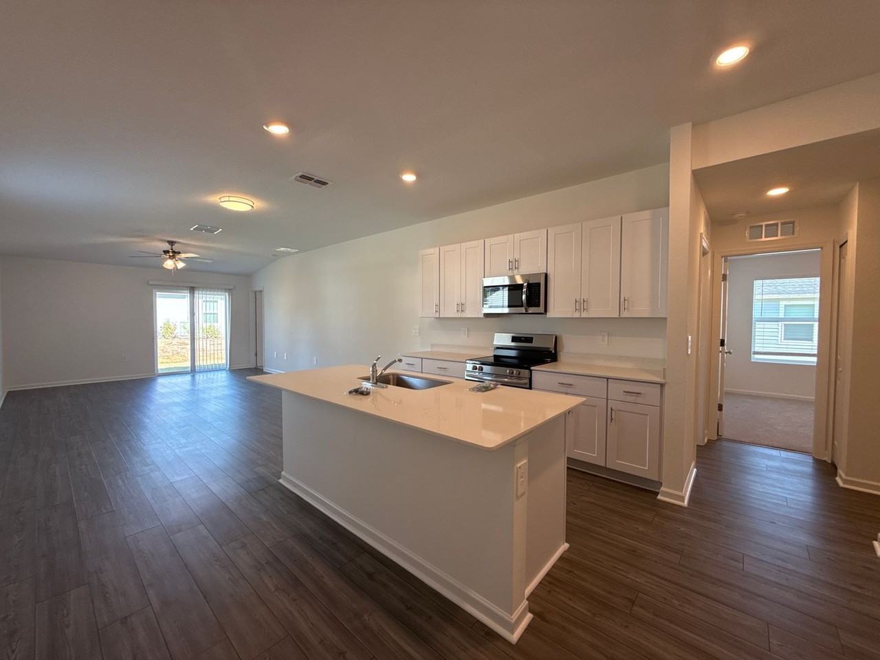 3081 Northeast 38th Street - Photo 5 of 21