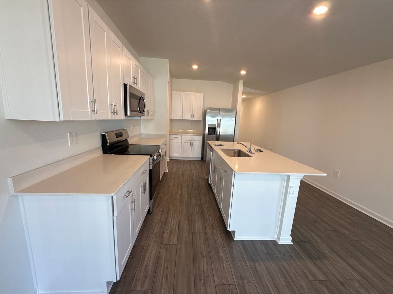 3081 Northeast 38th Street - Photo 6 of 21