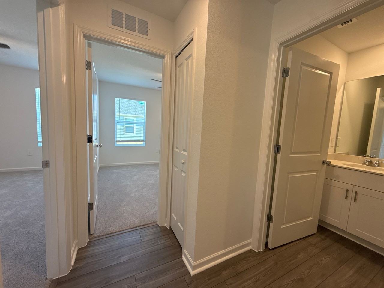 3081 Northeast 38th Street - Photo 7 of 21