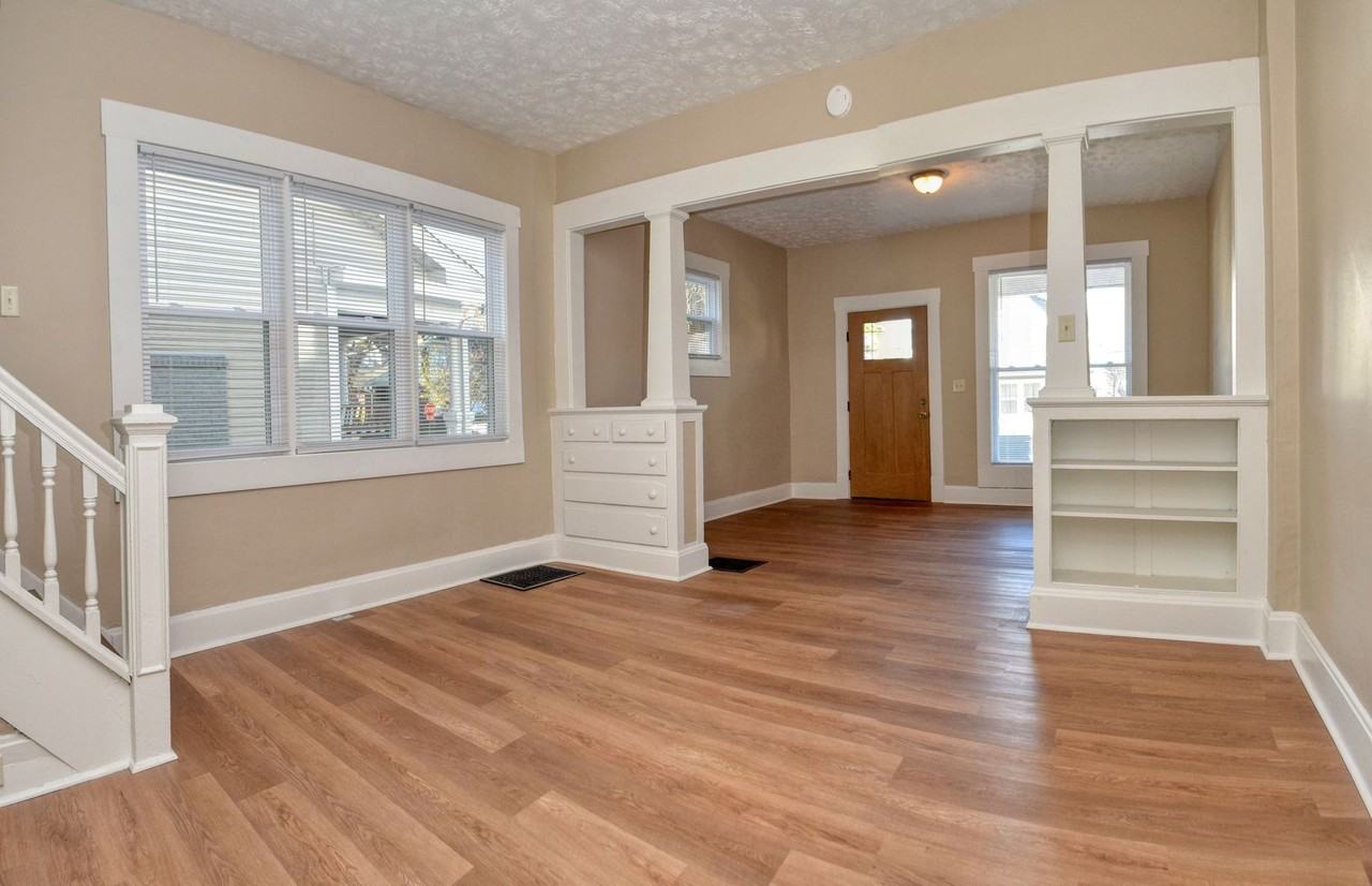 1249 Wright St - Photo 4 of 24