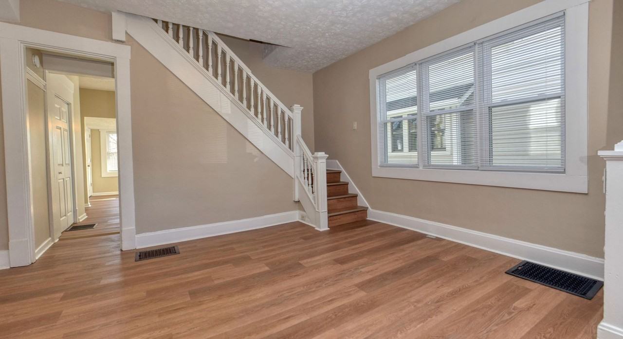 1249 Wright St - Photo 5 of 24