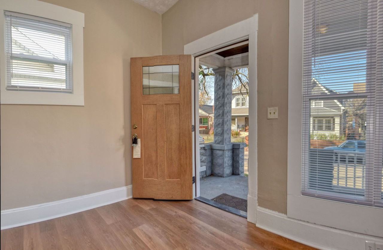 1249 Wright St - Photo 7 of 24