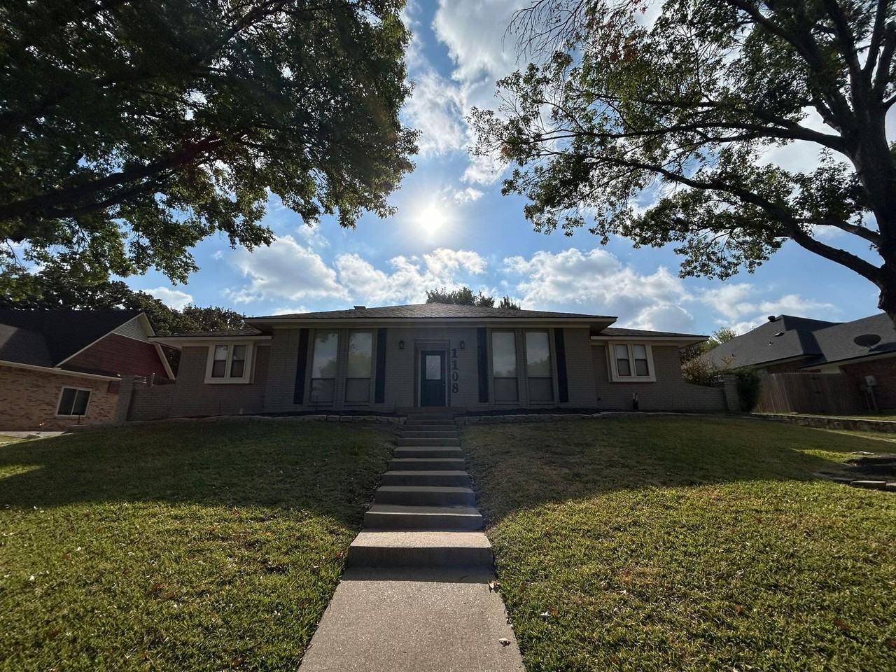 1108 Berkshire Ct - Photo 2 of 50