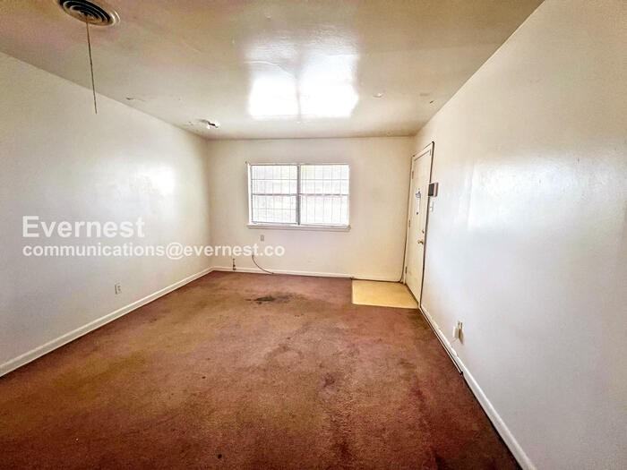 1814 1/2 S Cross St - Photo 2 of 15