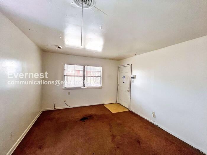 1814 1/2 S Cross St - Photo 3 of 15