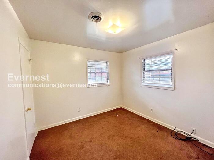 1814 1/2 S Cross St - Photo 6 of 15