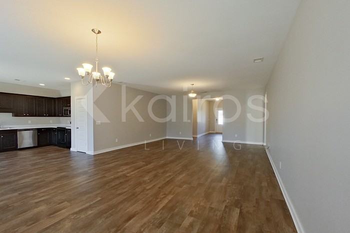 204 White Oak Cir - Photo 4 of 21