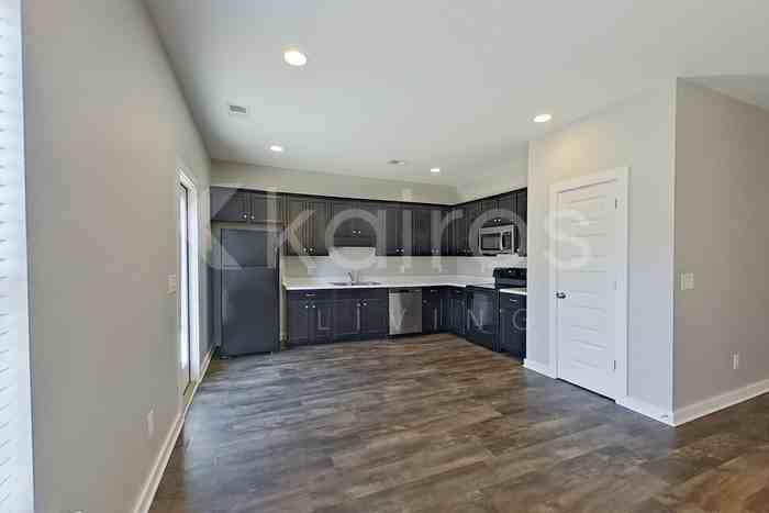 204 White Oak Cir - Photo 5 of 21