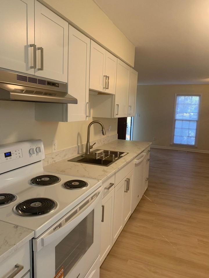 2401 - Photo 3 of 15