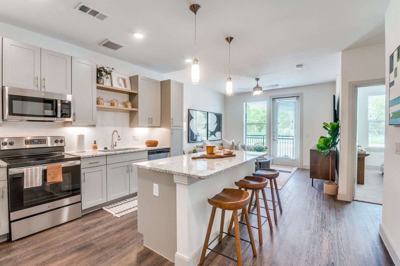 S Cockrell Hill Rd & W Clarendon Dr #6111 - Photo 2 of 18