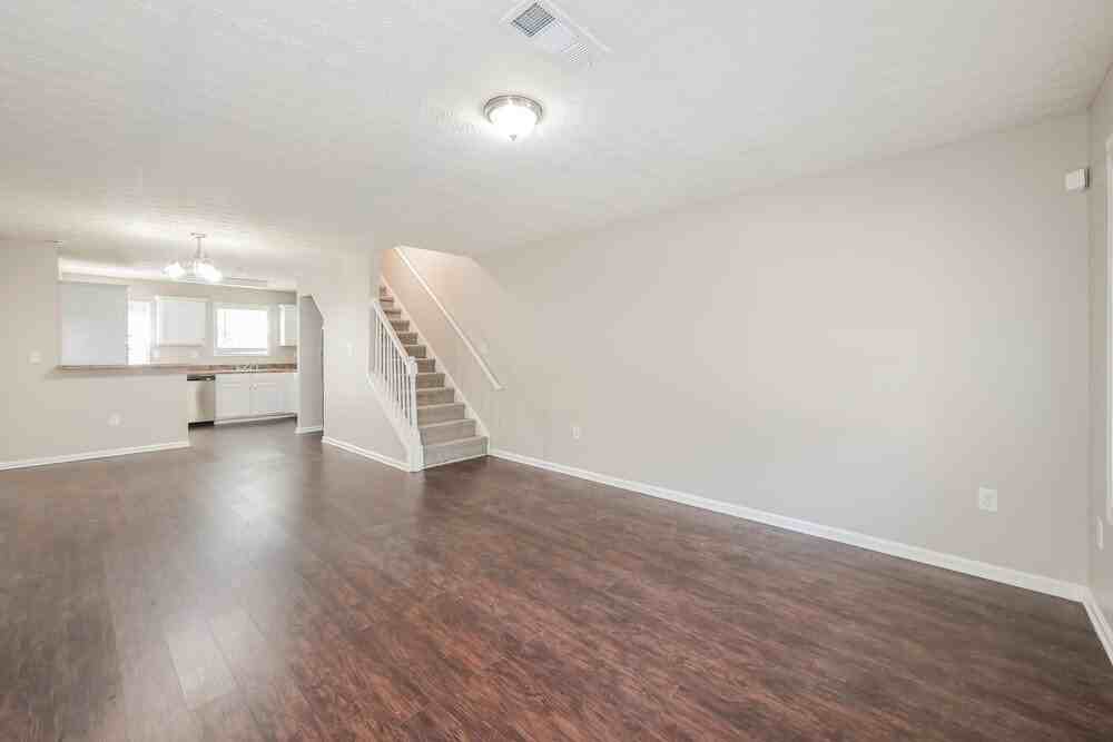 1012 Weatherwood Pl - Photo 5 of 17