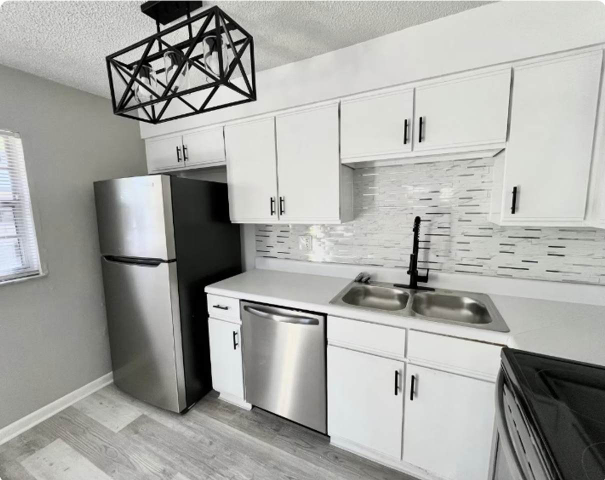 Canterbury Place Apartments - Photo 4 of 29