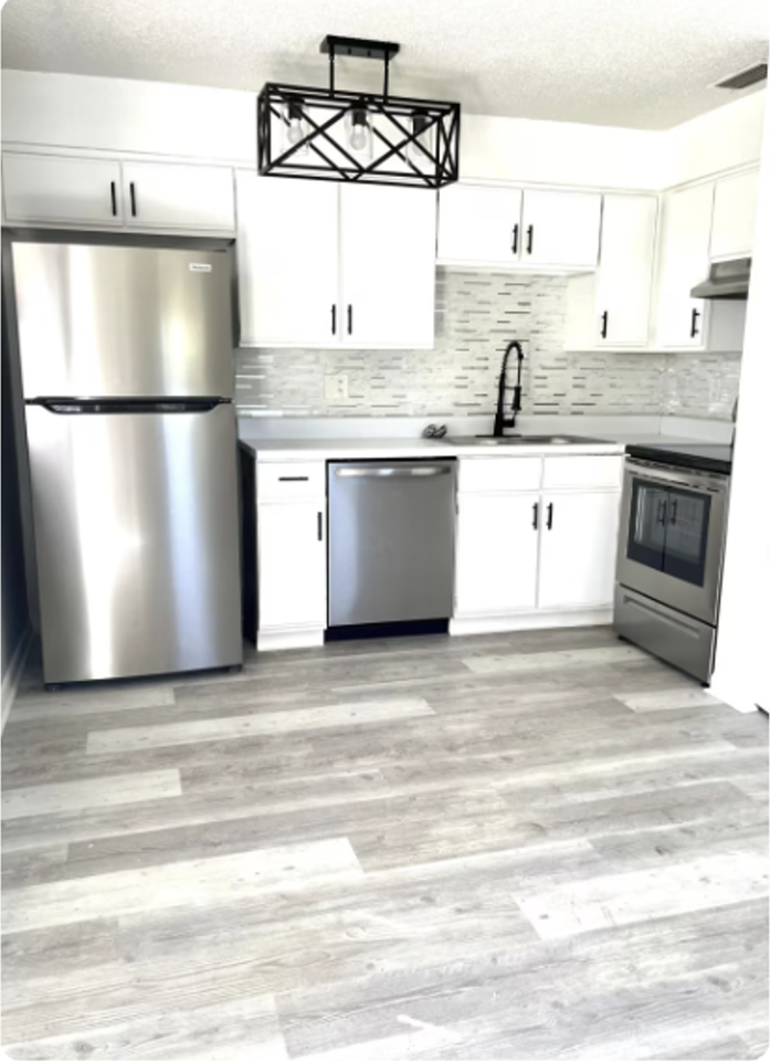 Canterbury Place Apartments - Photo 5 of 29