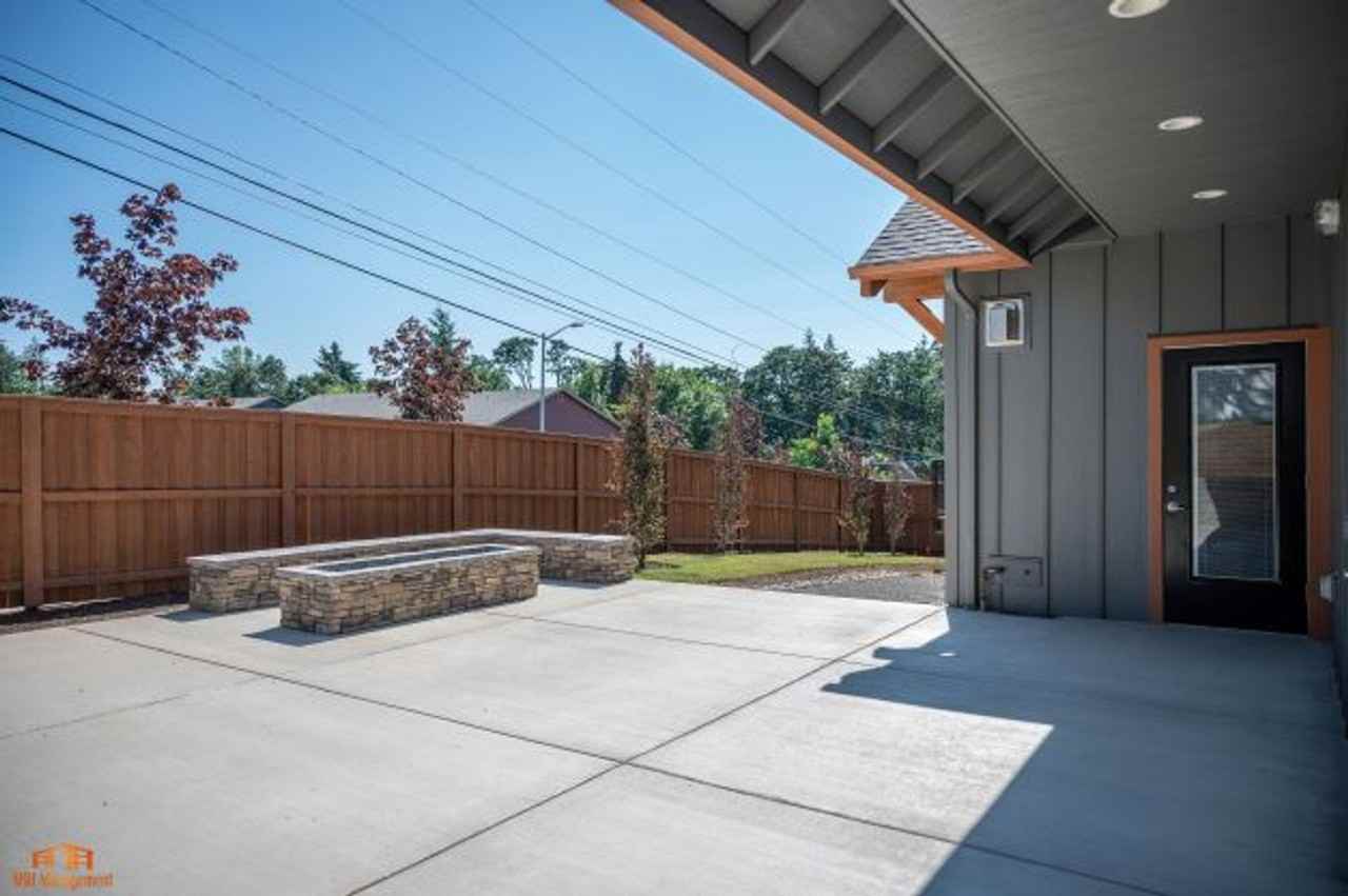 White Oak Luxury Apartments - Photo 3 of 12