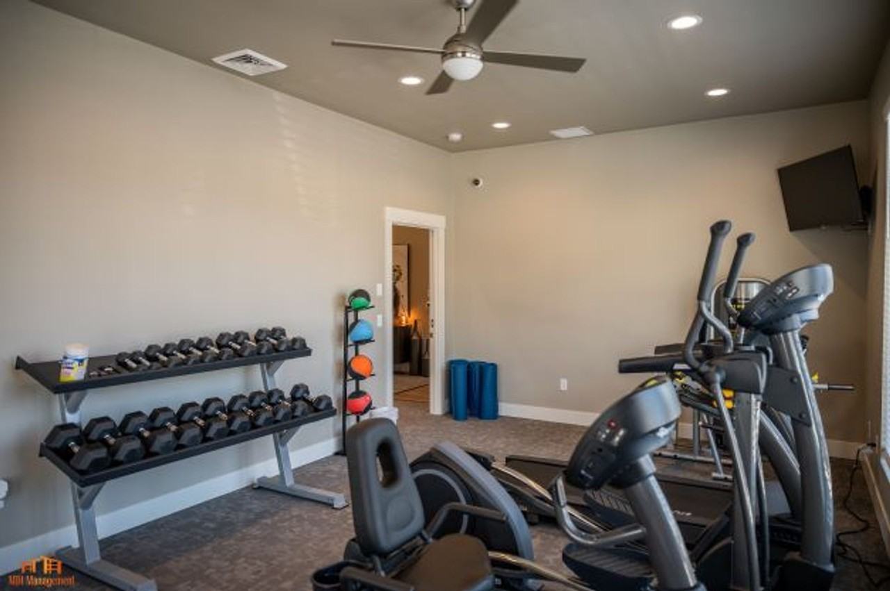 White Oak Luxury Apartments - Photo 5 of 12