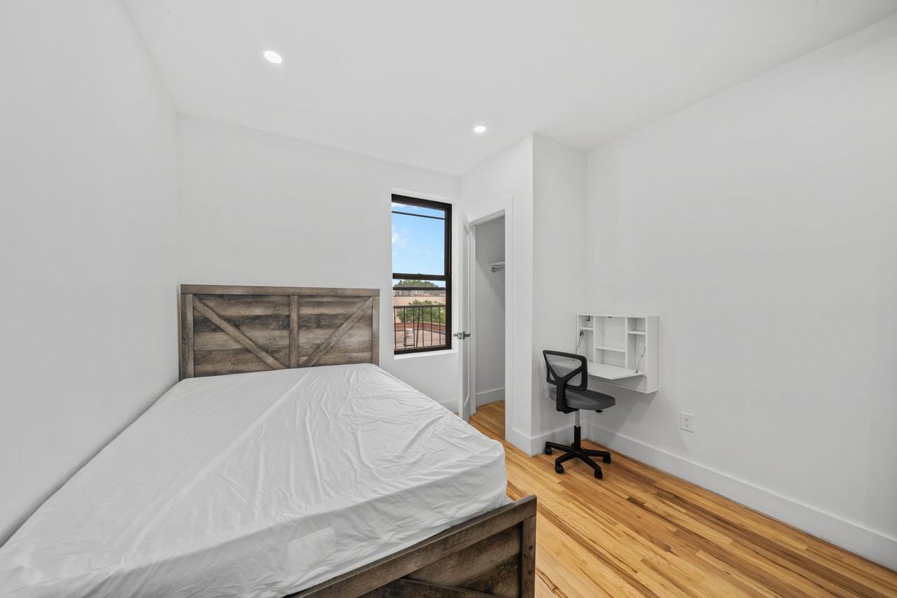 2505-2509 Hoffman BH LLC (2505) - Photo 2 of 50