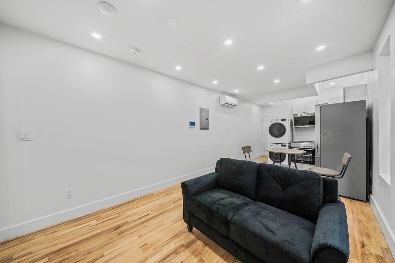 2505-2509 Hoffman BH LLC (2505) - Photo 6 of 50